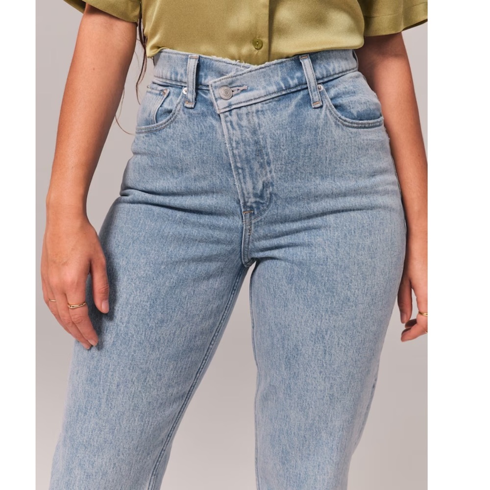 Abercrombie and Finch ultra high rise curve love 90s jeans